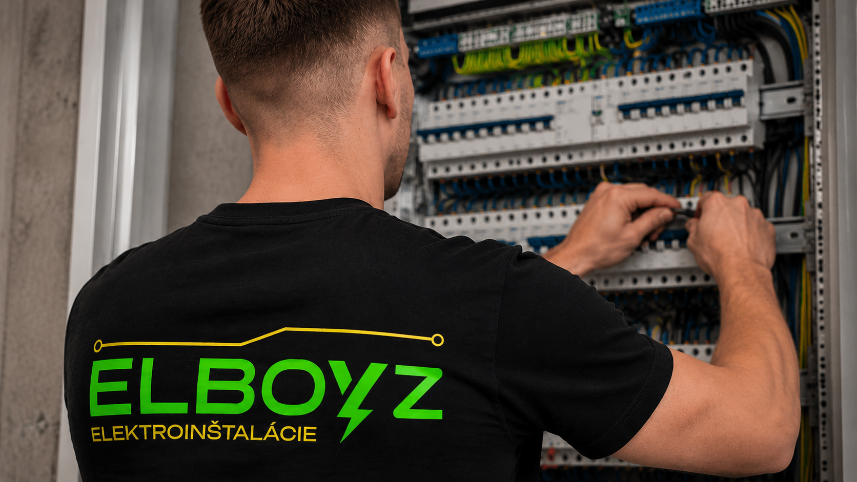 ELBOYZ tím pri práci
